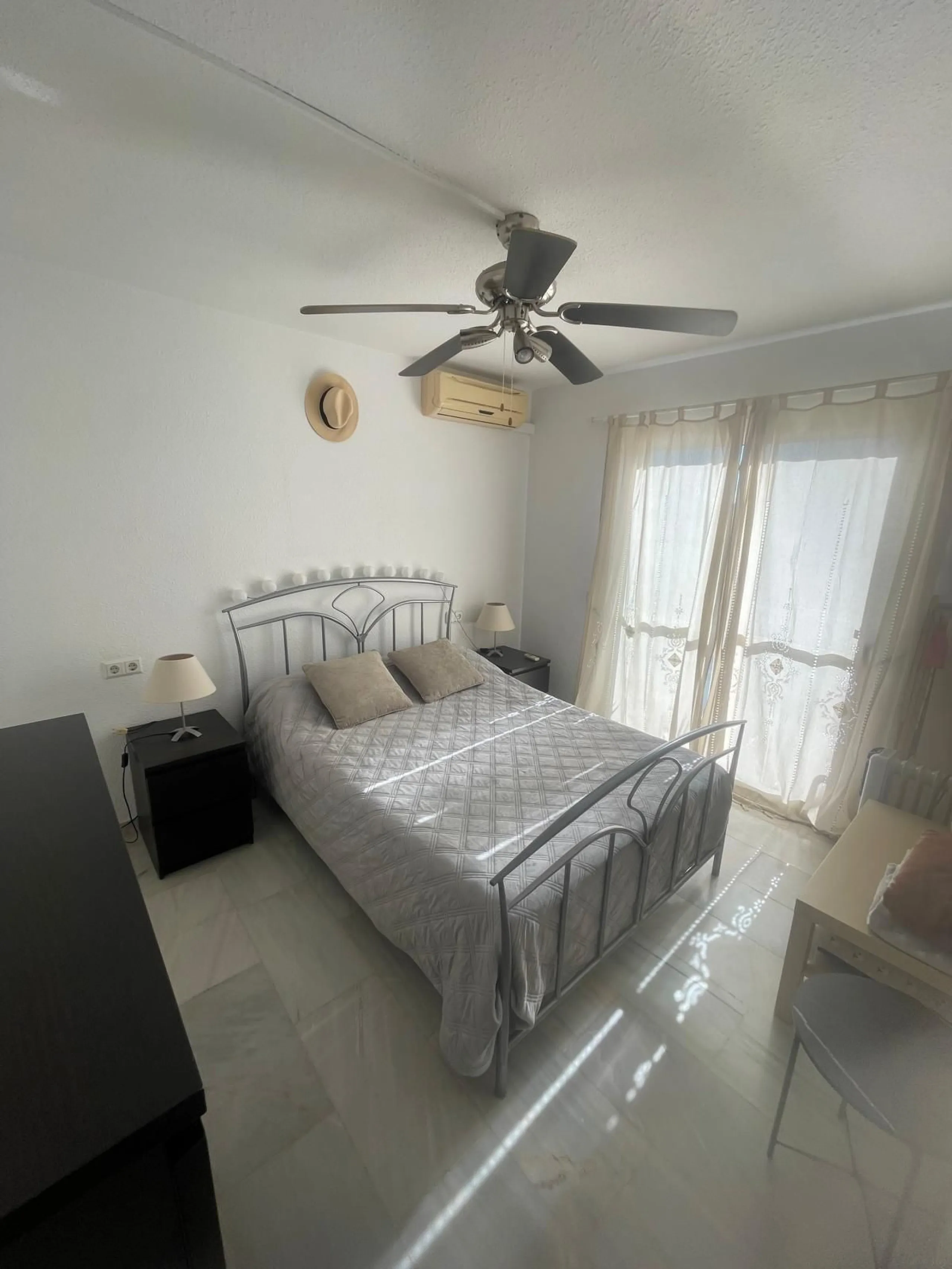 Discover your new home in Mijas Golf! This fantastic and spacious 122 m² penthouse offers a comfortable and tranquil lifestyle in a picturesque setting.