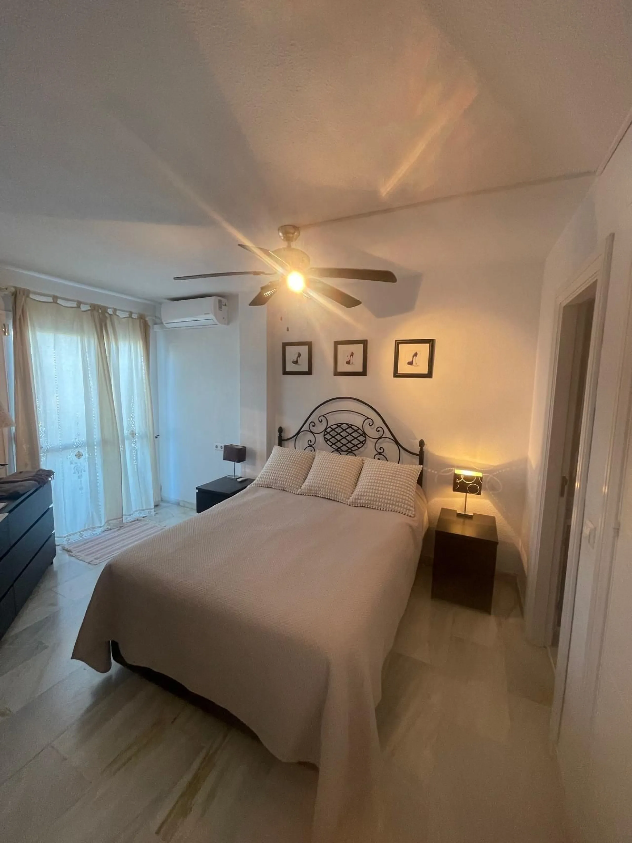Discover your new home in Mijas Golf! This fantastic and spacious 122 m² penthouse offers a comfortable and tranquil lifestyle in a picturesque setting.