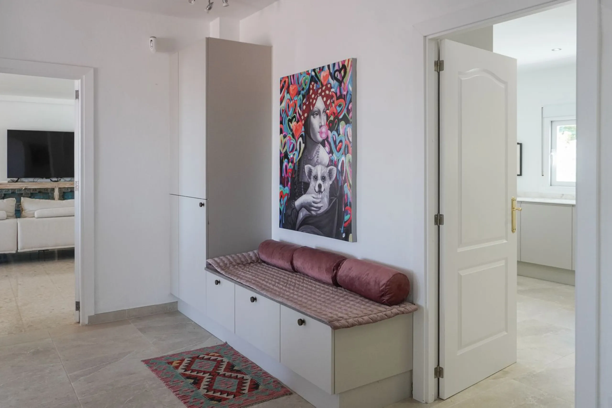 Villa with 1,500 m² Plot and Sea Views in Estepona – A Unique Opportunity with Great Potential