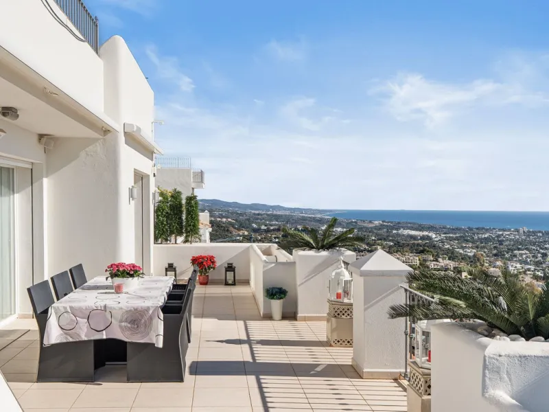 Welcome to this exceptional 3-bedroom duplex apartment in Las Colinas de La Heredia - a rare opportunity to own one of the most privileged homes within this sought-after enclave of Benahavís. This residence offers uninterrupted views across the sea, mount