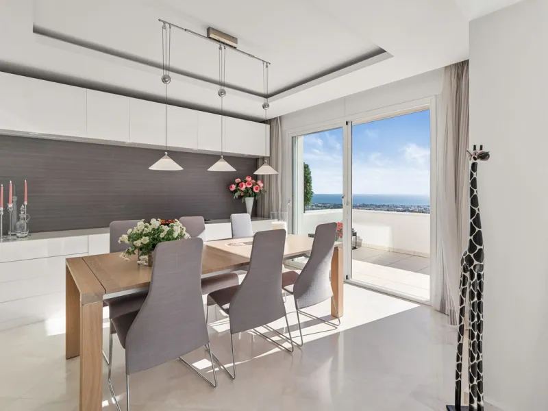 Welcome to this exceptional 3-bedroom duplex apartment in Las Colinas de La Heredia - a rare opportunity to own one of the most privileged homes within this sought-after enclave of Benahavís. This residence offers uninterrupted views across the sea, mount