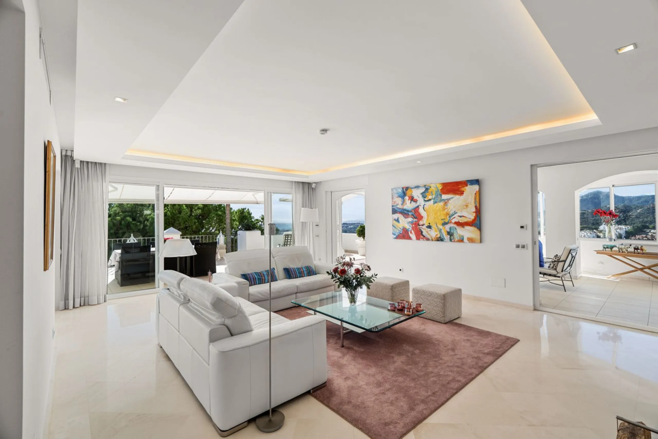 Welcome to this exceptional 3-bedroom duplex apartment in Las Colinas de La Heredia - a rare opportunity to own one of the most privileged homes within this sought-after enclave of Benahavís. This residence offers uninterrupted views across the sea, mount