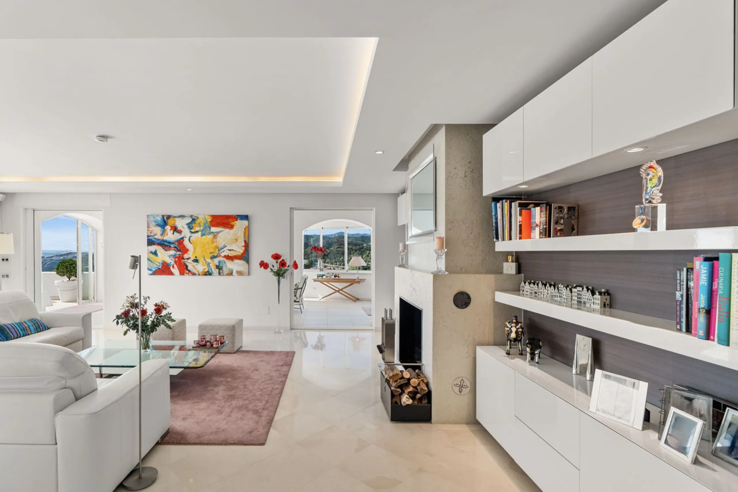 Welcome to this exceptional 3-bedroom duplex apartment in Las Colinas de La Heredia - a rare opportunity to own one of the most privileged homes within this sought-after enclave of Benahavís. This residence offers uninterrupted views across the sea, mount