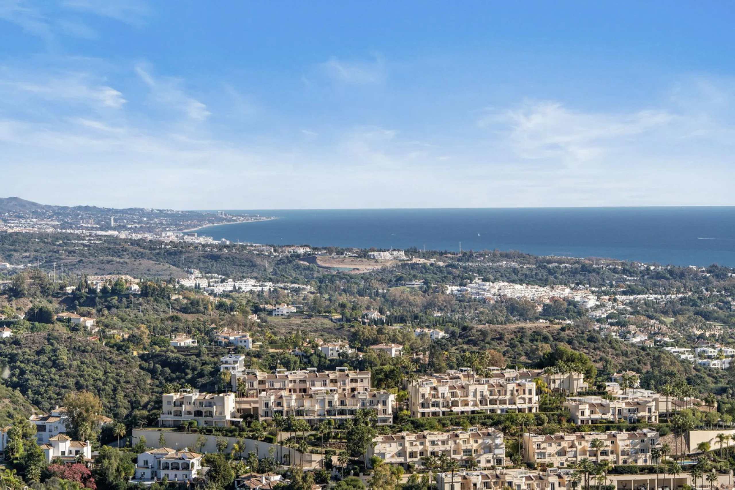 Welcome to this exceptional 3-bedroom duplex apartment in Las Colinas de La Heredia - a rare opportunity to own one of the most privileged homes within this sought-after enclave of Benahavís. This residence offers uninterrupted views across the sea, mount