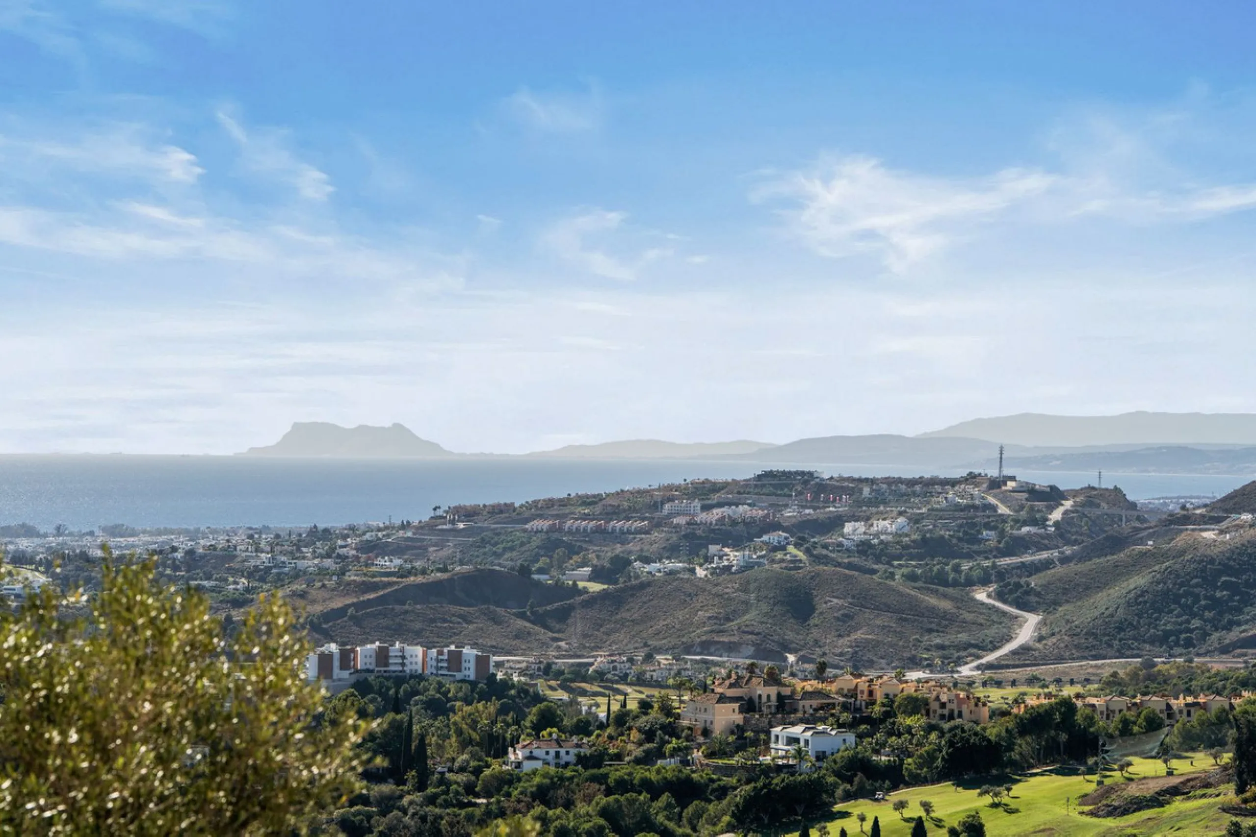 Welcome to this exceptional 3-bedroom duplex apartment in Las Colinas de La Heredia - a rare opportunity to own one of the most privileged homes within this sought-after enclave of Benahavís. This residence offers uninterrupted views across the sea, mount