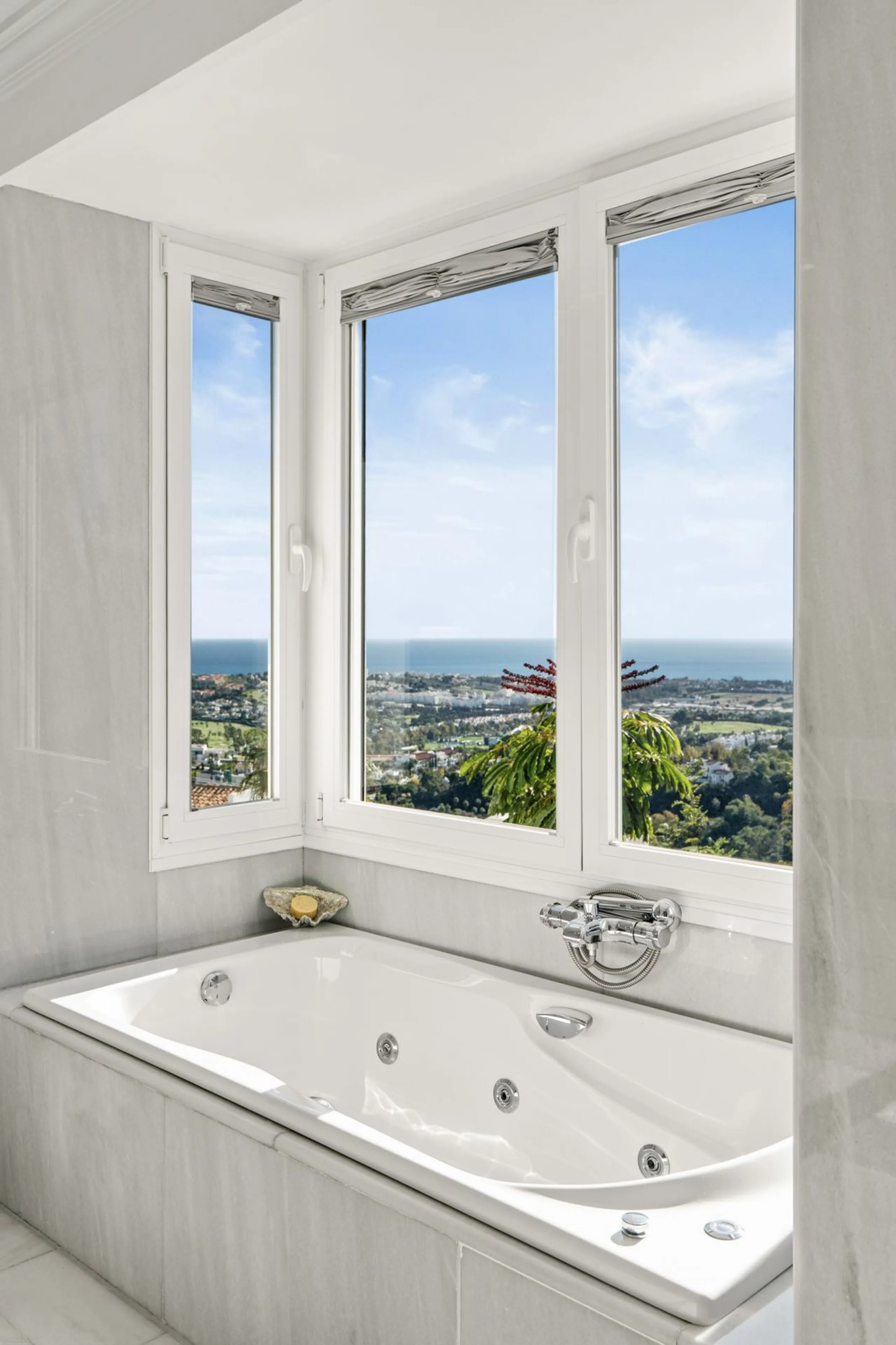 Welcome to this exceptional 3-bedroom duplex apartment in Las Colinas de La Heredia - a rare opportunity to own one of the most privileged homes within this sought-after enclave of Benahavís. This residence offers uninterrupted views across the sea, mount