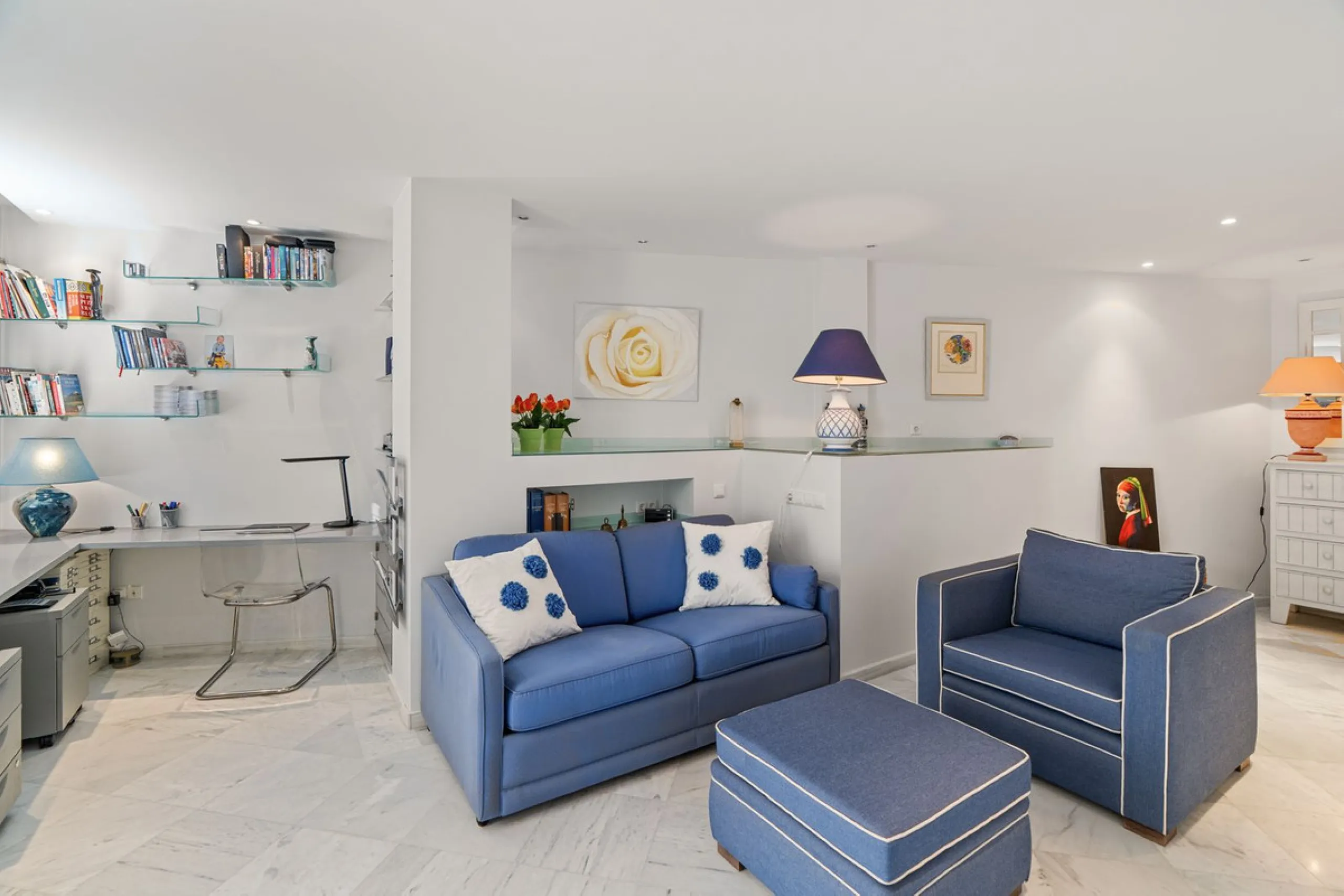 Welcome to this exceptional 3-bedroom duplex apartment in Las Colinas de La Heredia - a rare opportunity to own one of the most privileged homes within this sought-after enclave of Benahavís. This residence offers uninterrupted views across the sea, mount