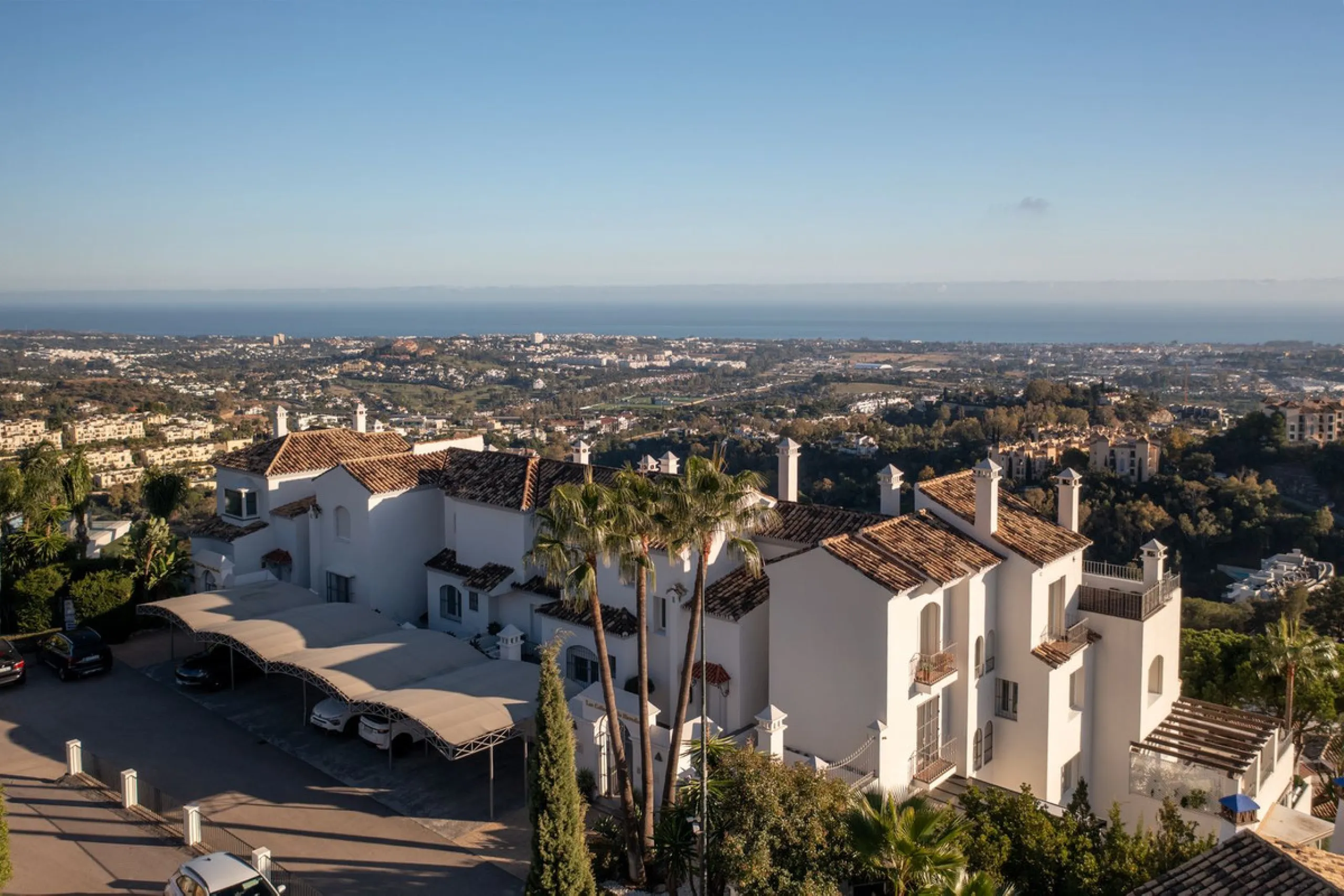 Welcome to this exceptional 3-bedroom duplex apartment in Las Colinas de La Heredia - a rare opportunity to own one of the most privileged homes within this sought-after enclave of Benahavís. This residence offers uninterrupted views across the sea, mount