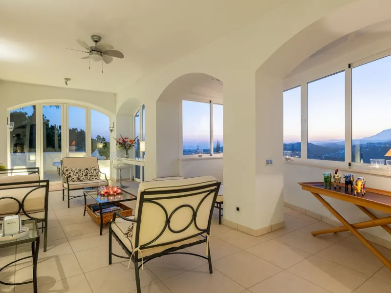Welcome to this exceptional 3-bedroom duplex apartment in Las Colinas de La Heredia - a rare opportunity to own one of the most privileged homes within this sought-after enclave of Benahavís. This residence offers uninterrupted views across the sea, mount