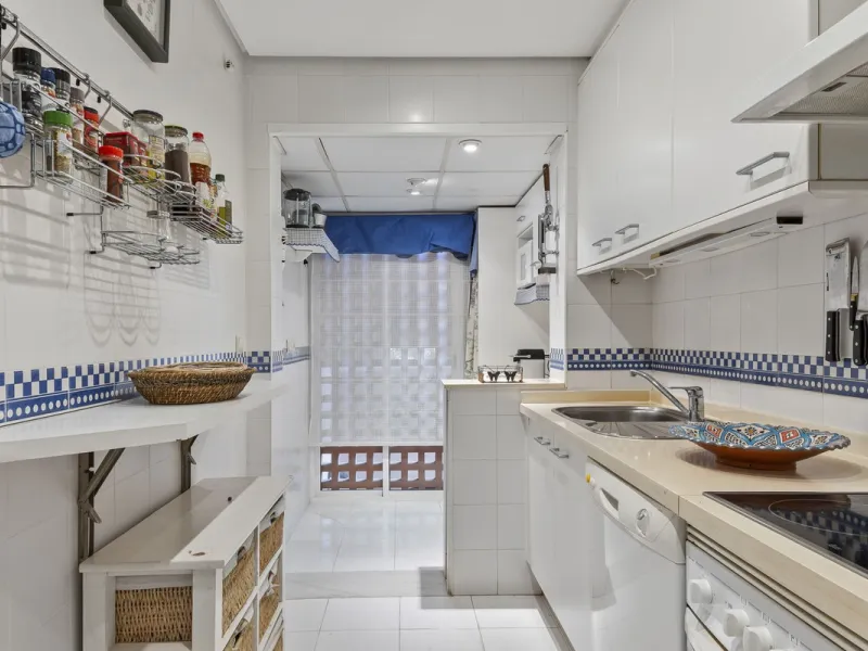 This elegant apartment is located in Alicate Playa, one of the most prestigious beachfront developments on the Costa del Sol, situated next to one of Marbella's finest sandy beaches.