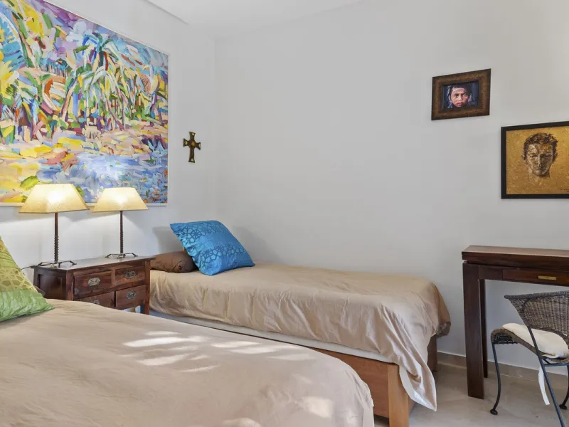 This elegant apartment is located in Alicate Playa, one of the most prestigious beachfront developments on the Costa del Sol, situated next to one of Marbella's finest sandy beaches.