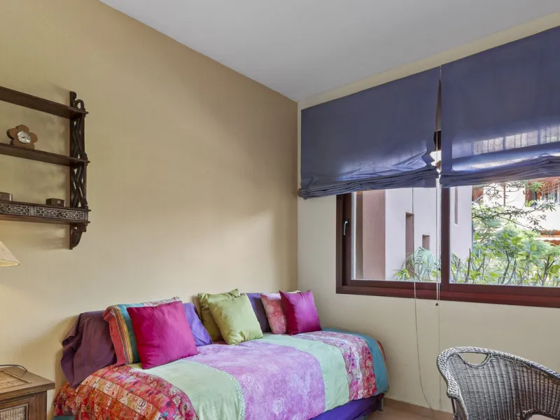 This elegant apartment is located in Alicate Playa, one of the most prestigious beachfront developments on the Costa del Sol, situated next to one of Marbella's finest sandy beaches.
