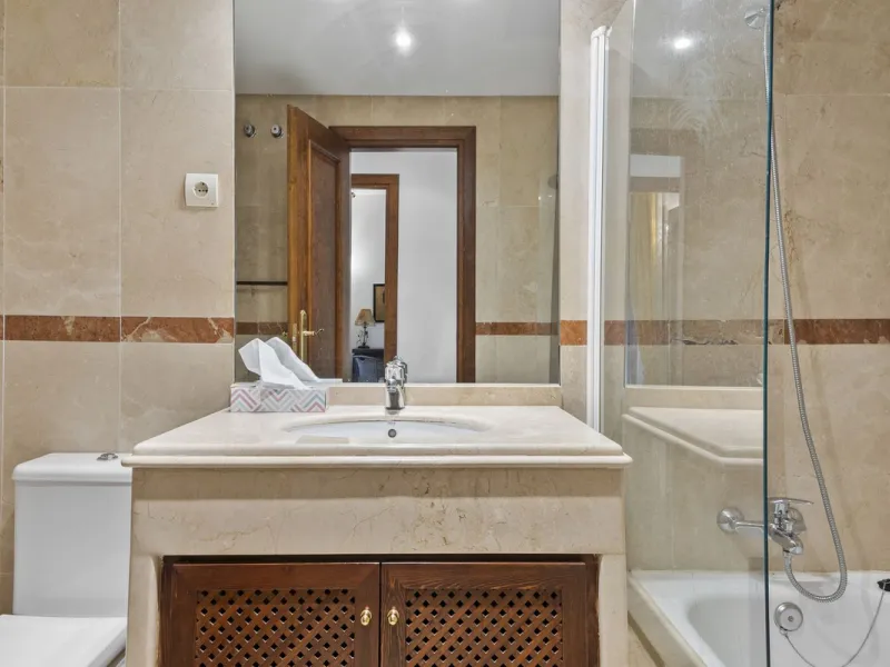 This elegant apartment is located in Alicate Playa, one of the most prestigious beachfront developments on the Costa del Sol, situated next to one of Marbella's finest sandy beaches.