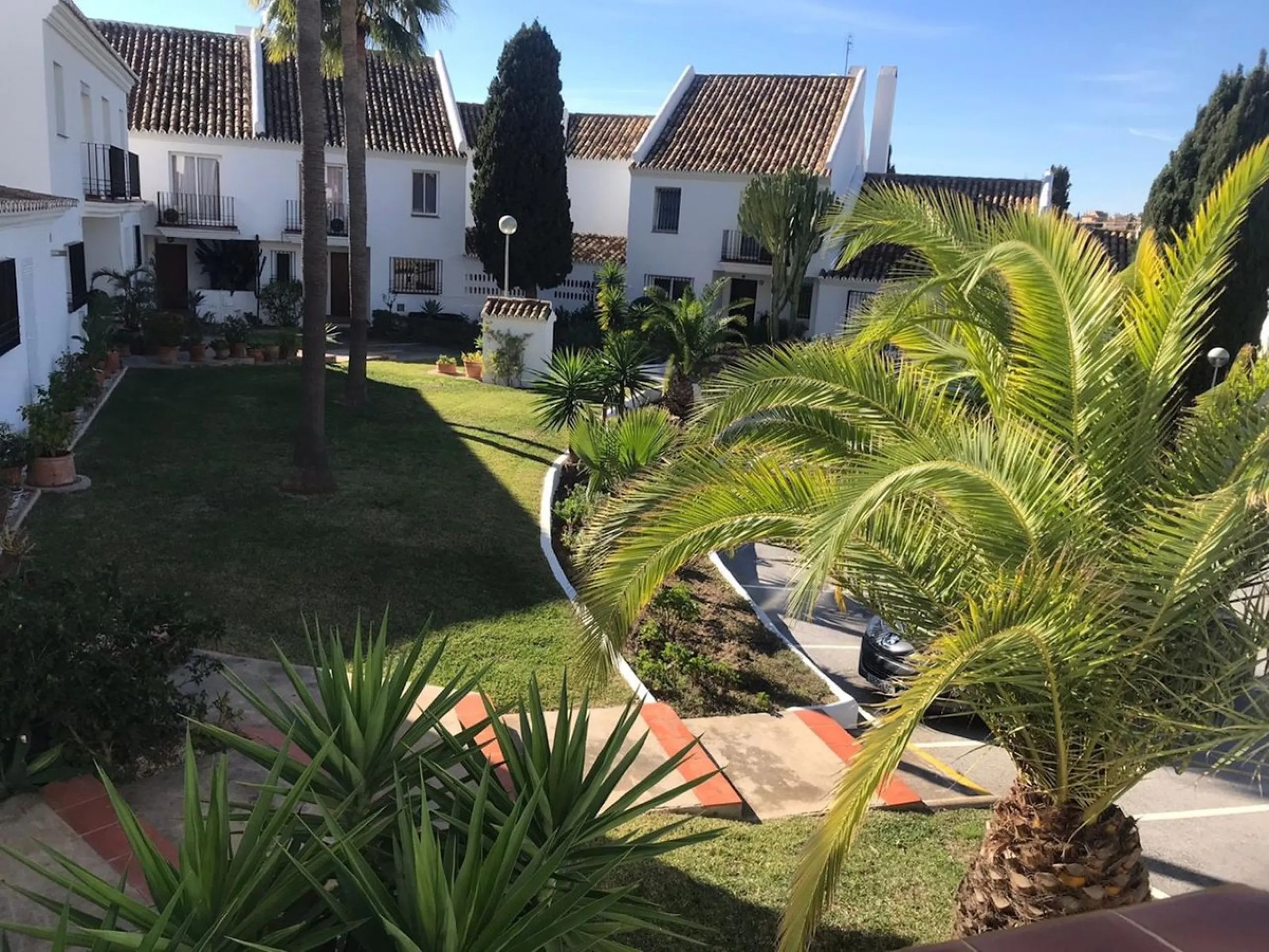 Exclusive townhouse in Riviera del Sol with panoramic views and elegant interior