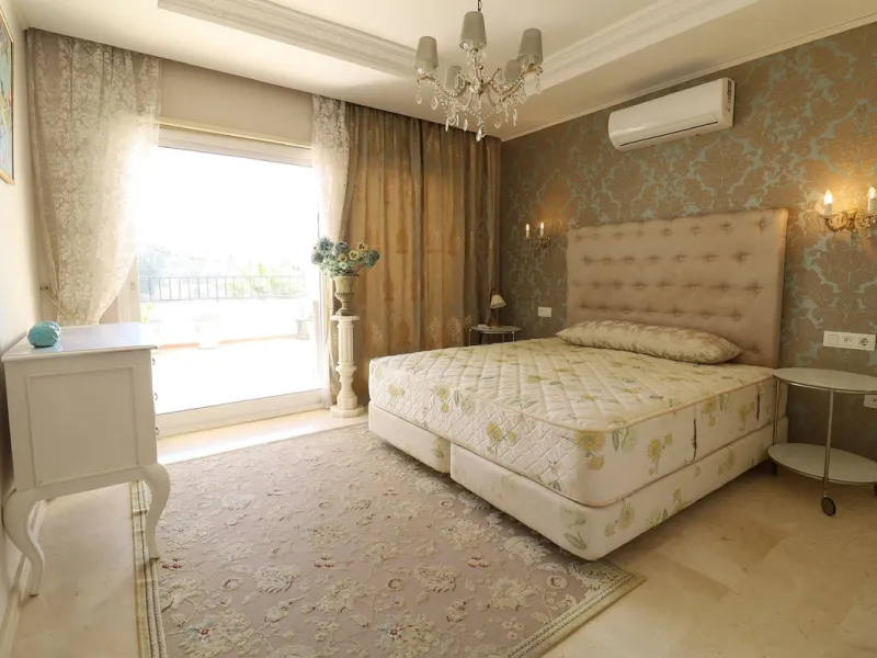 Exclusive townhouse in Riviera del Sol with panoramic views and elegant interior