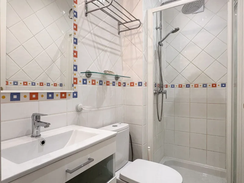 Villa with 1,500 m² Plot and Sea Views in Estepona – A Unique Opportunity with Great Potential