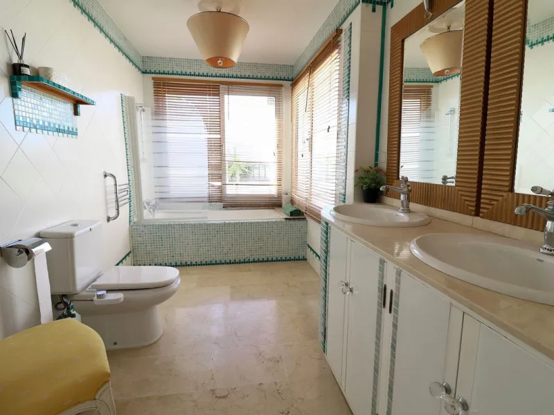Exclusive townhouse in Riviera del Sol with panoramic views and elegant interior