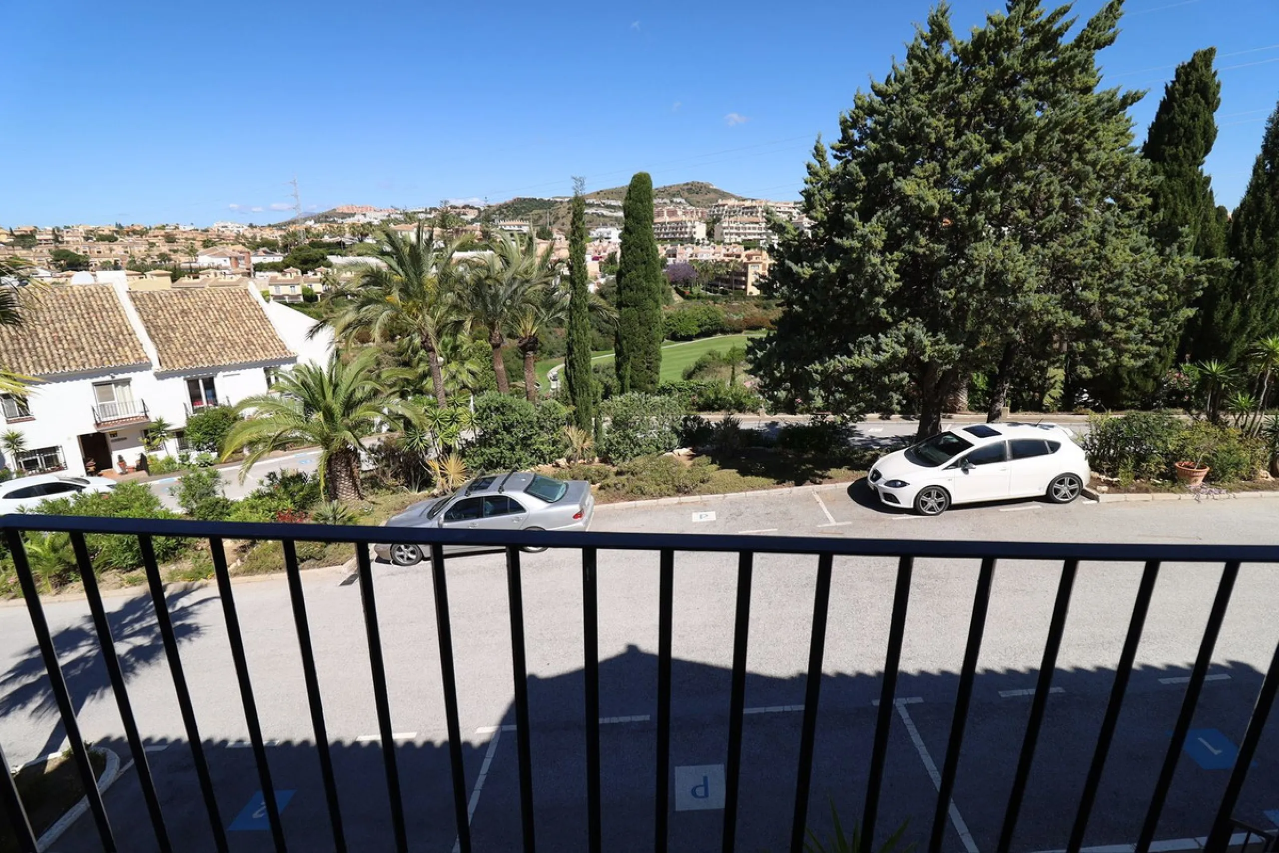 Exclusive townhouse in Riviera del Sol with panoramic views and elegant interior