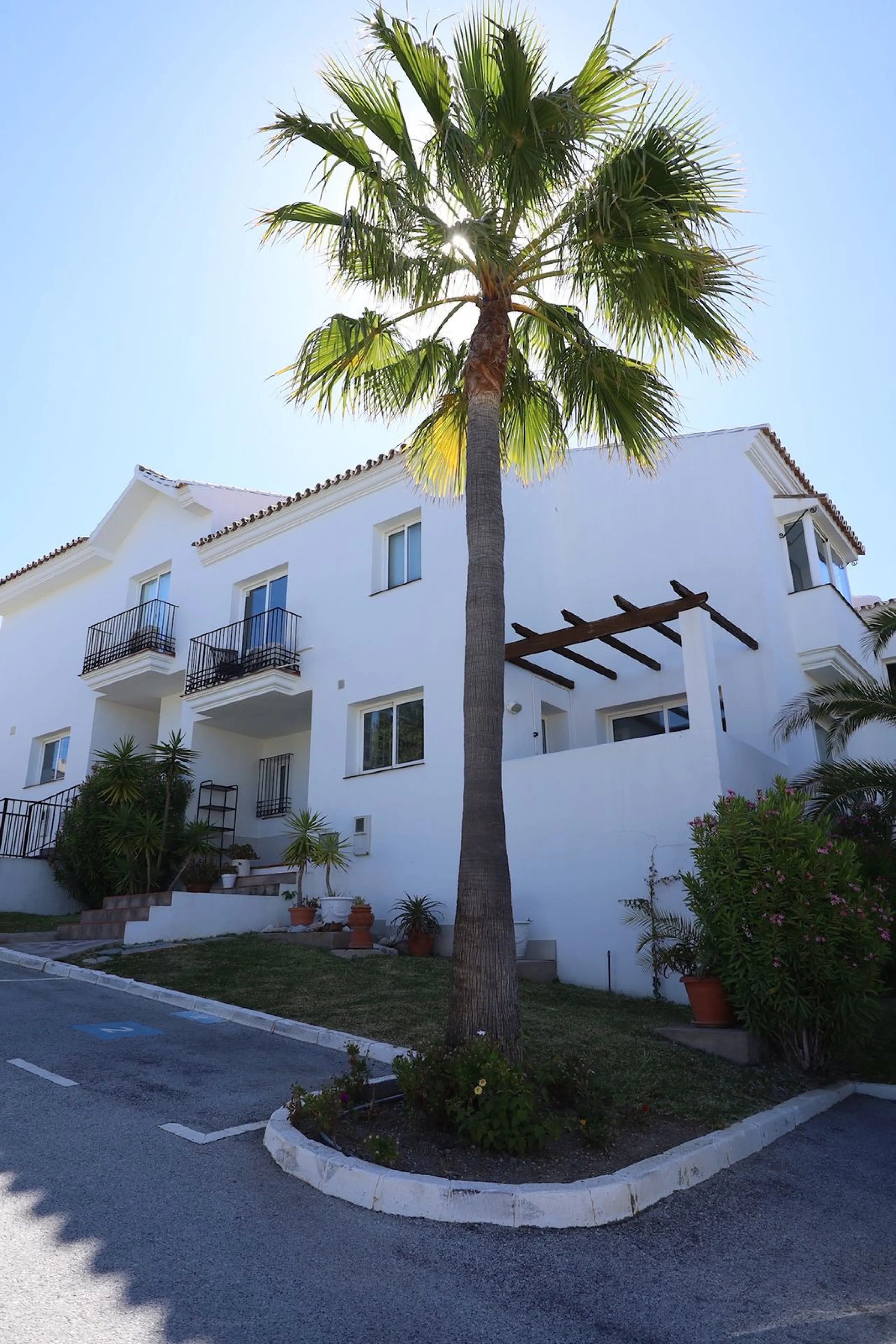 Exclusive townhouse in Riviera del Sol with panoramic views and elegant interior