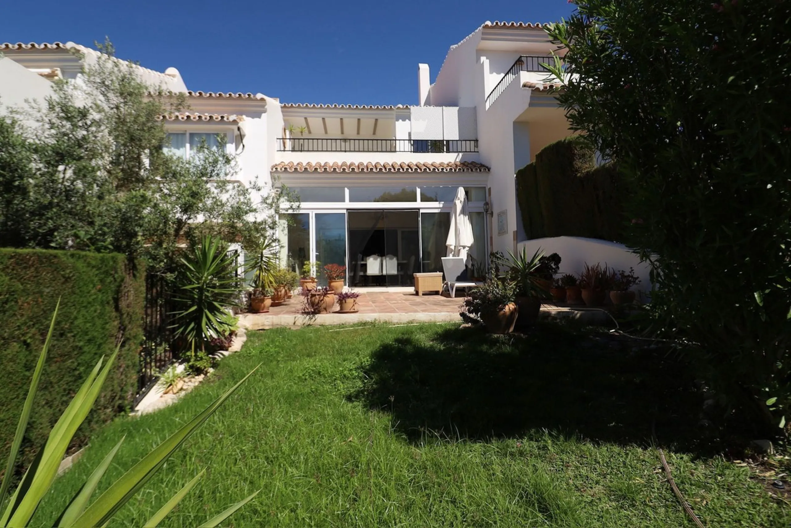 Exclusive townhouse in Riviera del Sol with panoramic views and elegant interior