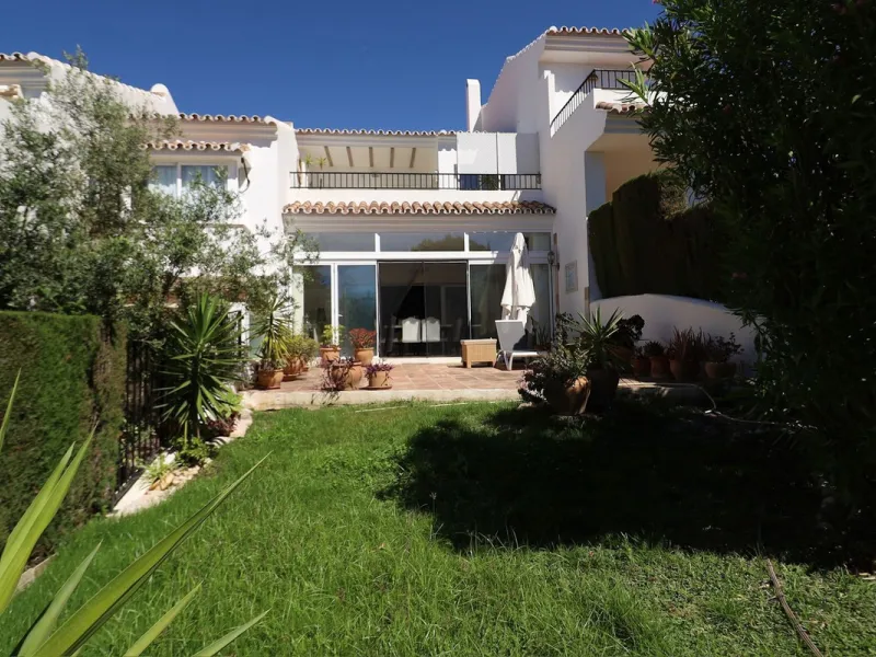 Exclusive townhouse in Riviera del Sol with panoramic views and elegant interior