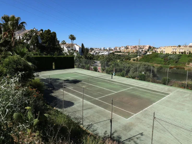 Exclusive townhouse in Riviera del Sol with panoramic views and elegant interior