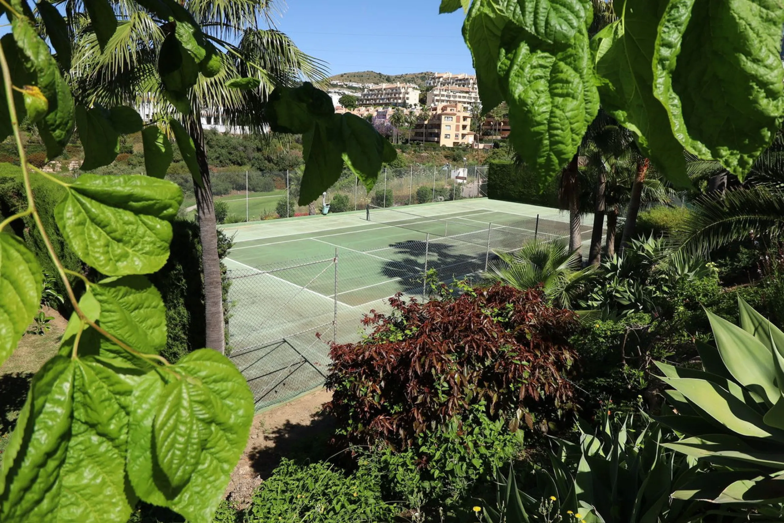 Exclusive townhouse in Riviera del Sol with panoramic views and elegant interior