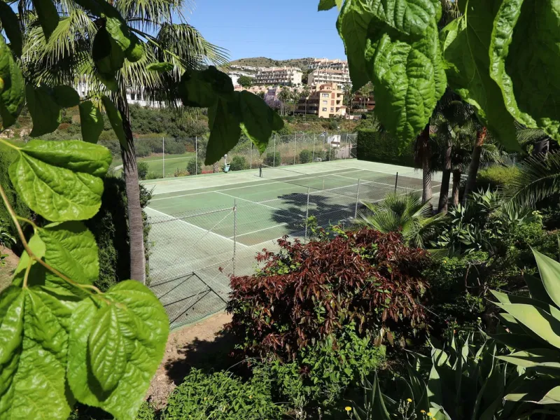 Exclusive townhouse in Riviera del Sol with panoramic views and elegant interior