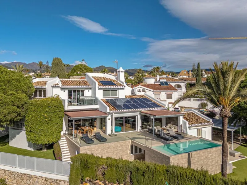 Nestled in the prestigious residential enclave of Las Chapas, Marbella, this charming traditional-style five-bedroom villa offers privacy, space, and timeless Mediterranean appeal, just minutes from the best beaches and beach bars of the Costa del Sol.