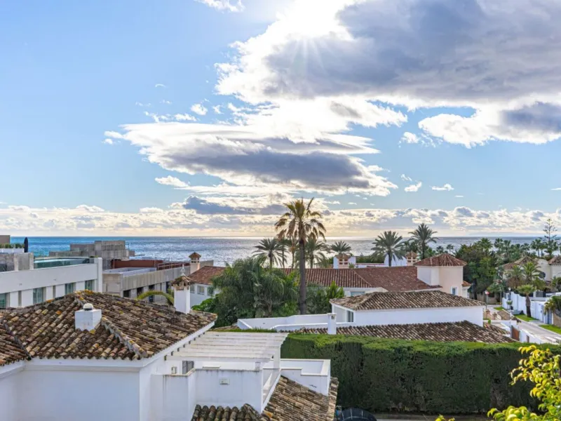 Nestled in the prestigious residential enclave of Las Chapas, Marbella, this charming traditional-style five-bedroom villa offers privacy, space, and timeless Mediterranean appeal, just minutes from the best beaches and beach bars of the Costa del Sol.
