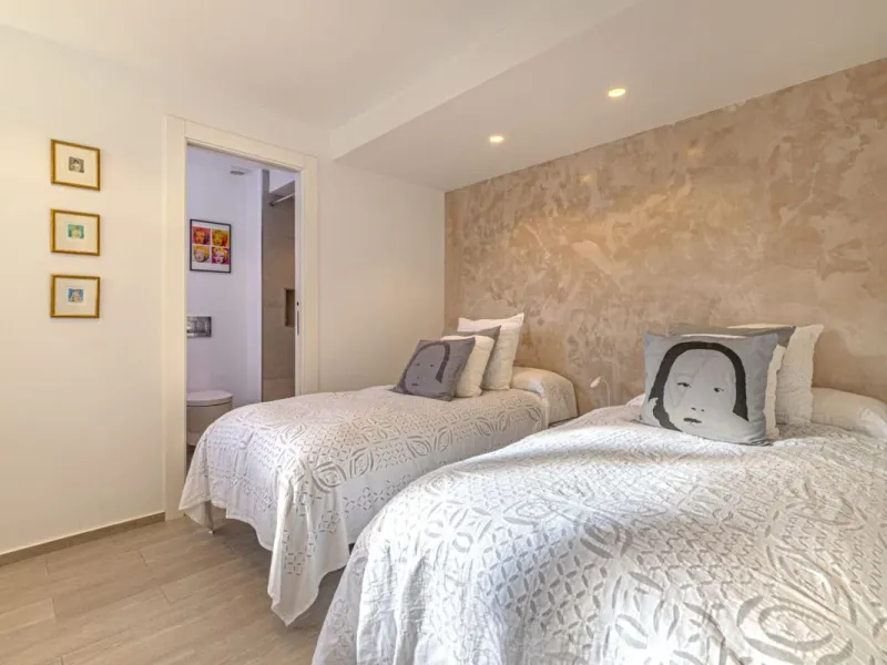 Nestled in the prestigious residential enclave of Las Chapas, Marbella, this charming traditional-style five-bedroom villa offers privacy, space, and timeless Mediterranean appeal, just minutes from the best beaches and beach bars of the Costa del Sol.