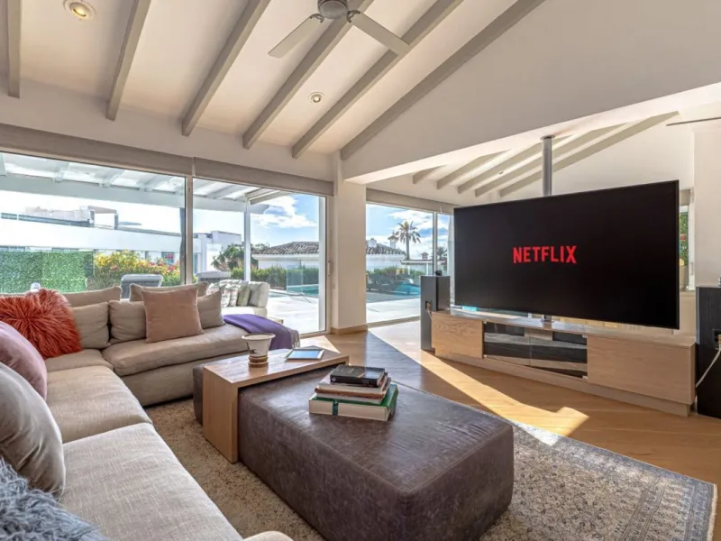Nestled in the prestigious residential enclave of Las Chapas, Marbella, this charming traditional-style five-bedroom villa offers privacy, space, and timeless Mediterranean appeal, just minutes from the best beaches and beach bars of the Costa del Sol.
