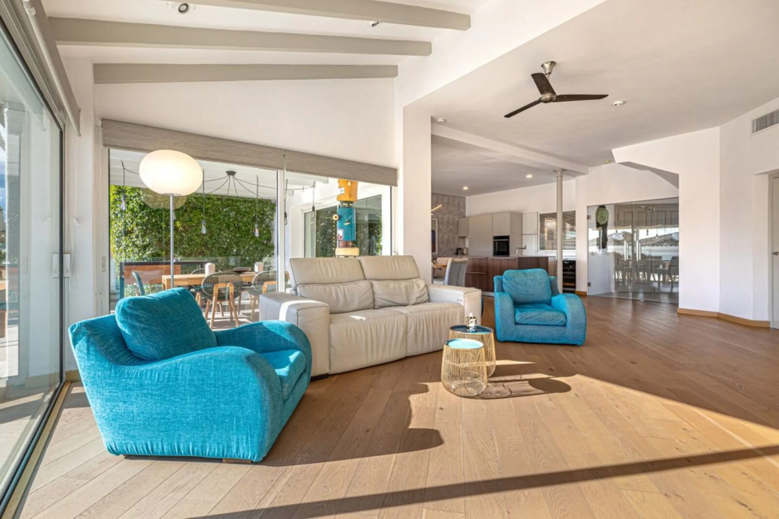 Nestled in the prestigious residential enclave of Las Chapas, Marbella, this charming traditional-style five-bedroom villa offers privacy, space, and timeless Mediterranean appeal, just minutes from the best beaches and beach bars of the Costa del Sol.