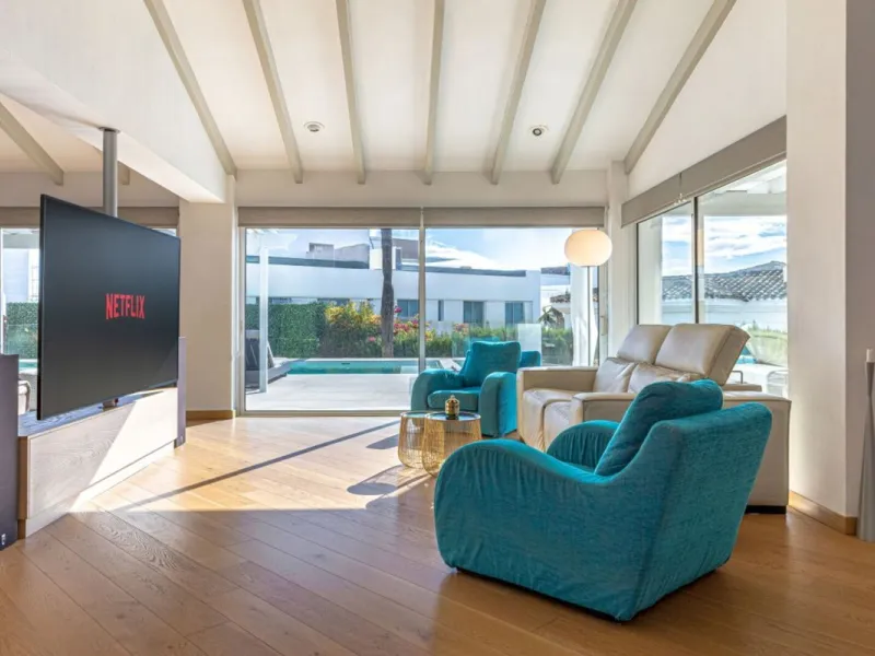 Nestled in the prestigious residential enclave of Las Chapas, Marbella, this charming traditional-style five-bedroom villa offers privacy, space, and timeless Mediterranean appeal, just minutes from the best beaches and beach bars of the Costa del Sol.