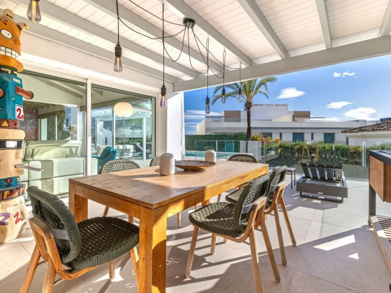 Nestled in the prestigious residential enclave of Las Chapas, Marbella, this charming traditional-style five-bedroom villa offers privacy, space, and timeless Mediterranean appeal, just minutes from the best beaches and beach bars of the Costa del Sol.
