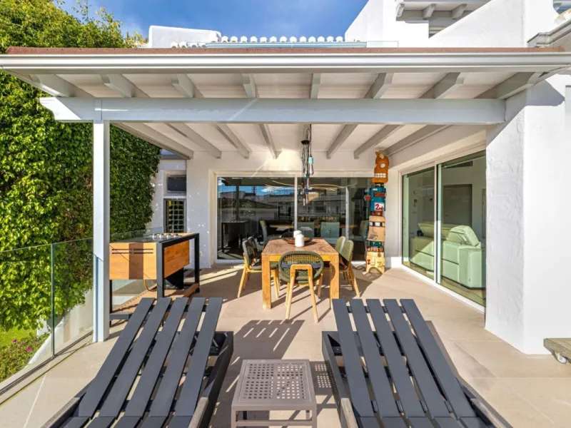 Nestled in the prestigious residential enclave of Las Chapas, Marbella, this charming traditional-style five-bedroom villa offers privacy, space, and timeless Mediterranean appeal, just minutes from the best beaches and beach bars of the Costa del Sol.