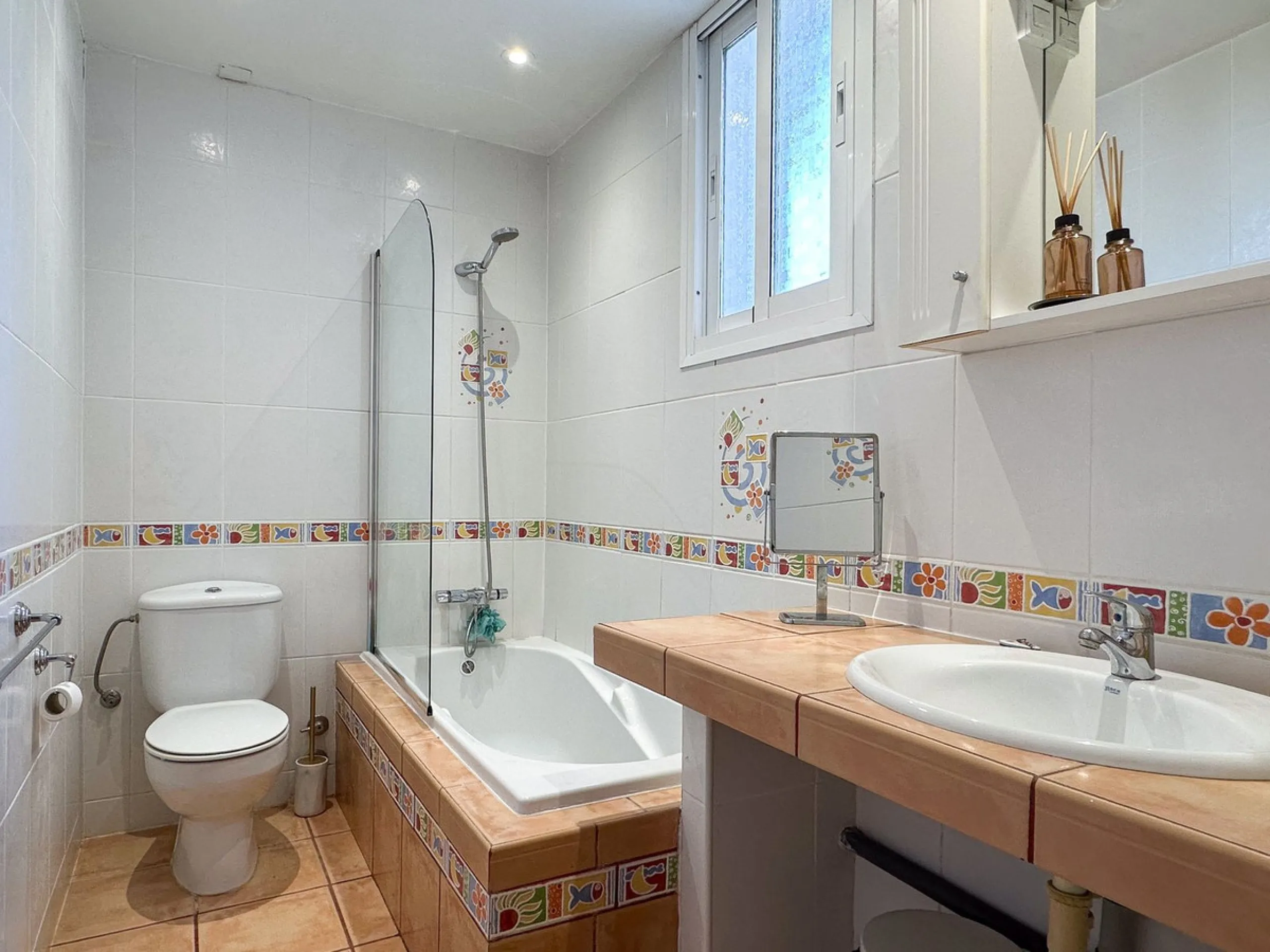 Villa with 1,500 m² Plot and Sea Views in Estepona – A Unique Opportunity with Great Potential