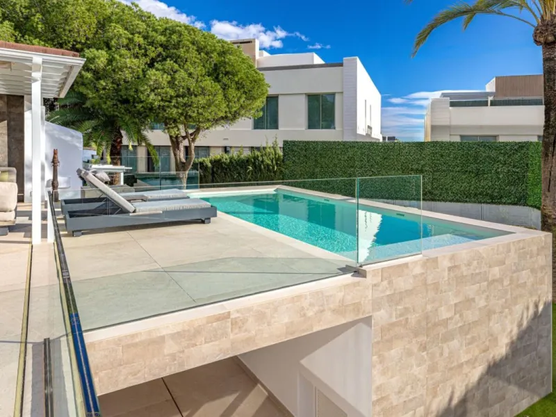 Nestled in the prestigious residential enclave of Las Chapas, Marbella, this charming traditional-style five-bedroom villa offers privacy, space, and timeless Mediterranean appeal, just minutes from the best beaches and beach bars of the Costa del Sol.