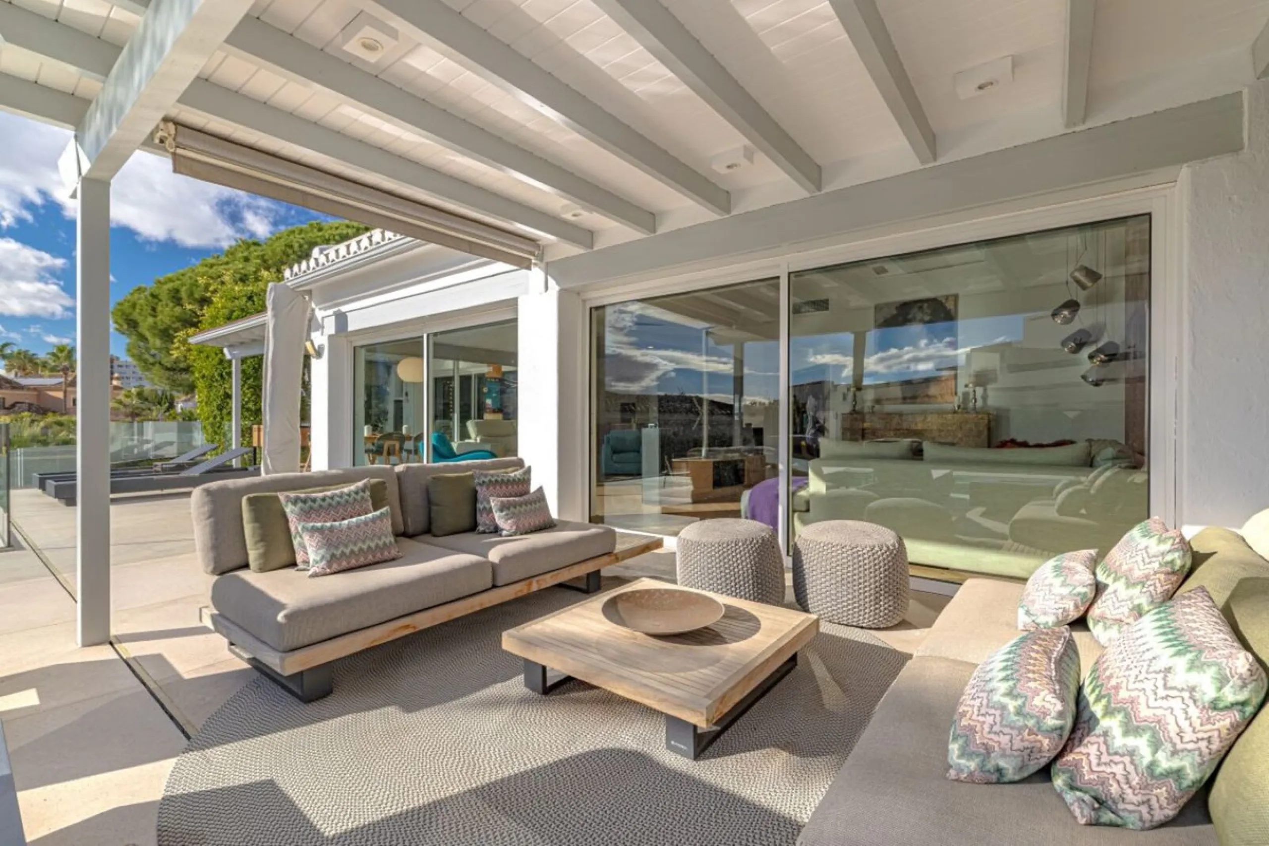 Nestled in the prestigious residential enclave of Las Chapas, Marbella, this charming traditional-style five-bedroom villa offers privacy, space, and timeless Mediterranean appeal, just minutes from the best beaches and beach bars of the Costa del Sol.