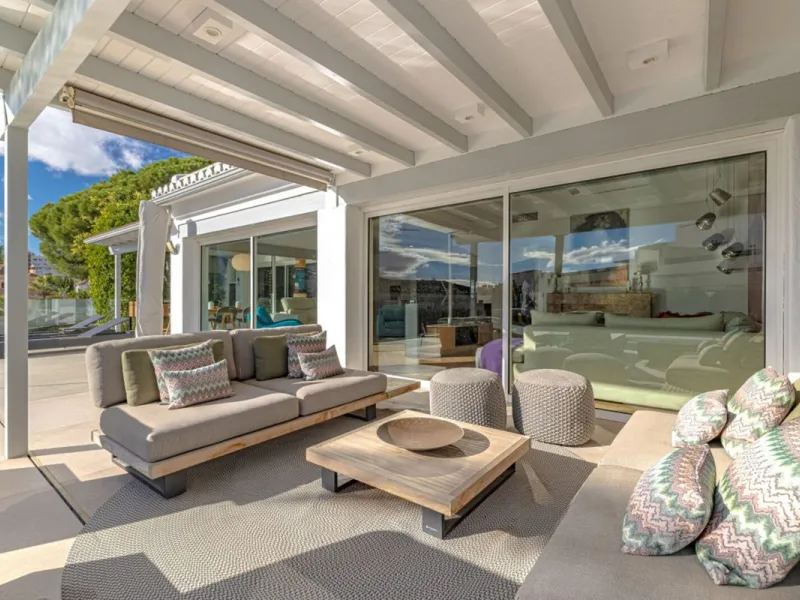 Nestled in the prestigious residential enclave of Las Chapas, Marbella, this charming traditional-style five-bedroom villa offers privacy, space, and timeless Mediterranean appeal, just minutes from the best beaches and beach bars of the Costa del Sol.