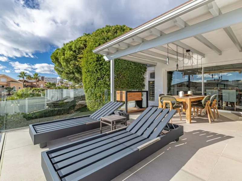 Nestled in the prestigious residential enclave of Las Chapas, Marbella, this charming traditional-style five-bedroom villa offers privacy, space, and timeless Mediterranean appeal, just minutes from the best beaches and beach bars of the Costa del Sol.