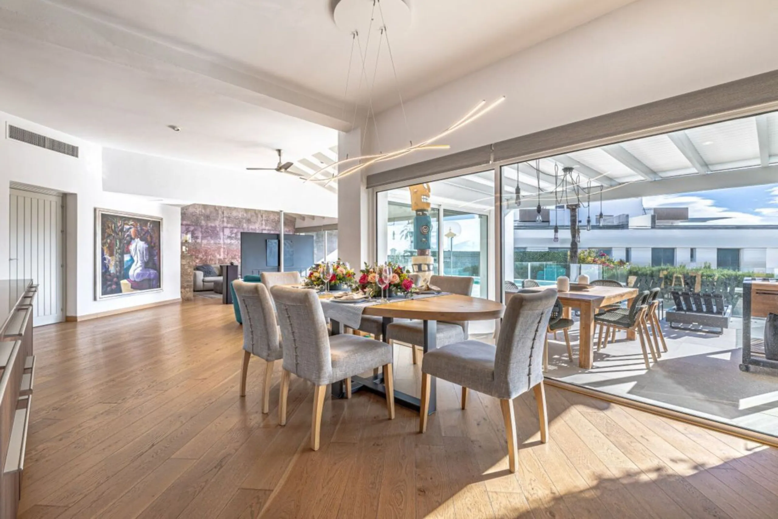 Nestled in the prestigious residential enclave of Las Chapas, Marbella, this charming traditional-style five-bedroom villa offers privacy, space, and timeless Mediterranean appeal, just minutes from the best beaches and beach bars of the Costa del Sol.