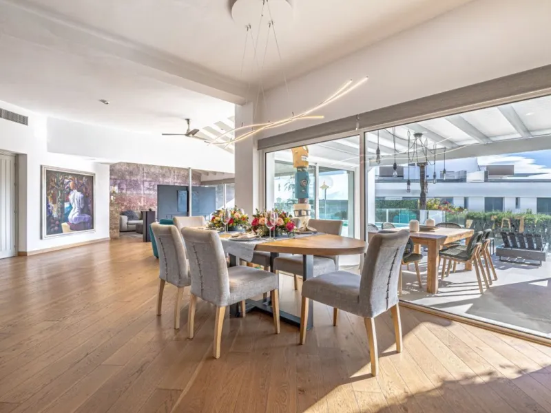 Nestled in the prestigious residential enclave of Las Chapas, Marbella, this charming traditional-style five-bedroom villa offers privacy, space, and timeless Mediterranean appeal, just minutes from the best beaches and beach bars of the Costa del Sol.