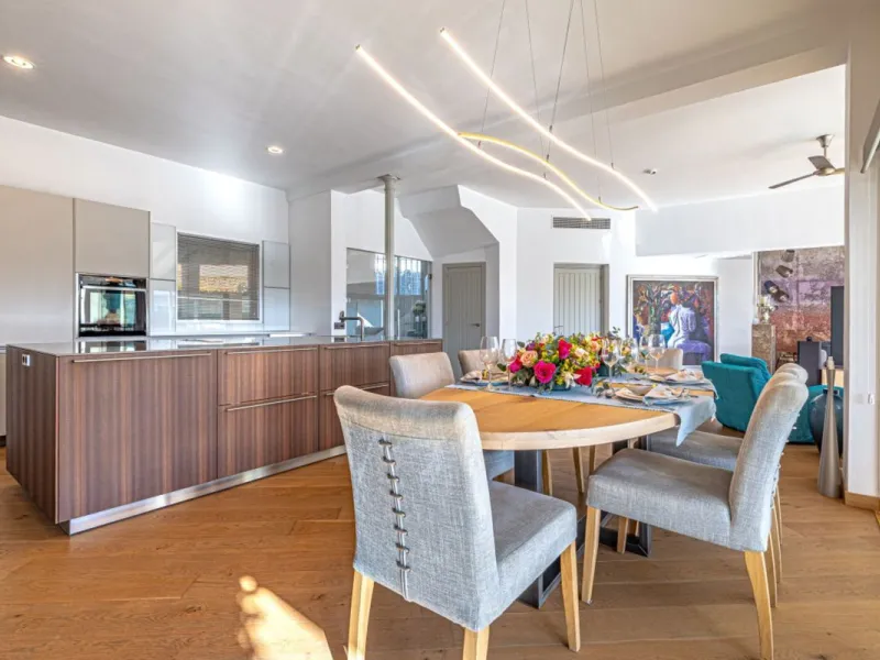Nestled in the prestigious residential enclave of Las Chapas, Marbella, this charming traditional-style five-bedroom villa offers privacy, space, and timeless Mediterranean appeal, just minutes from the best beaches and beach bars of the Costa del Sol.