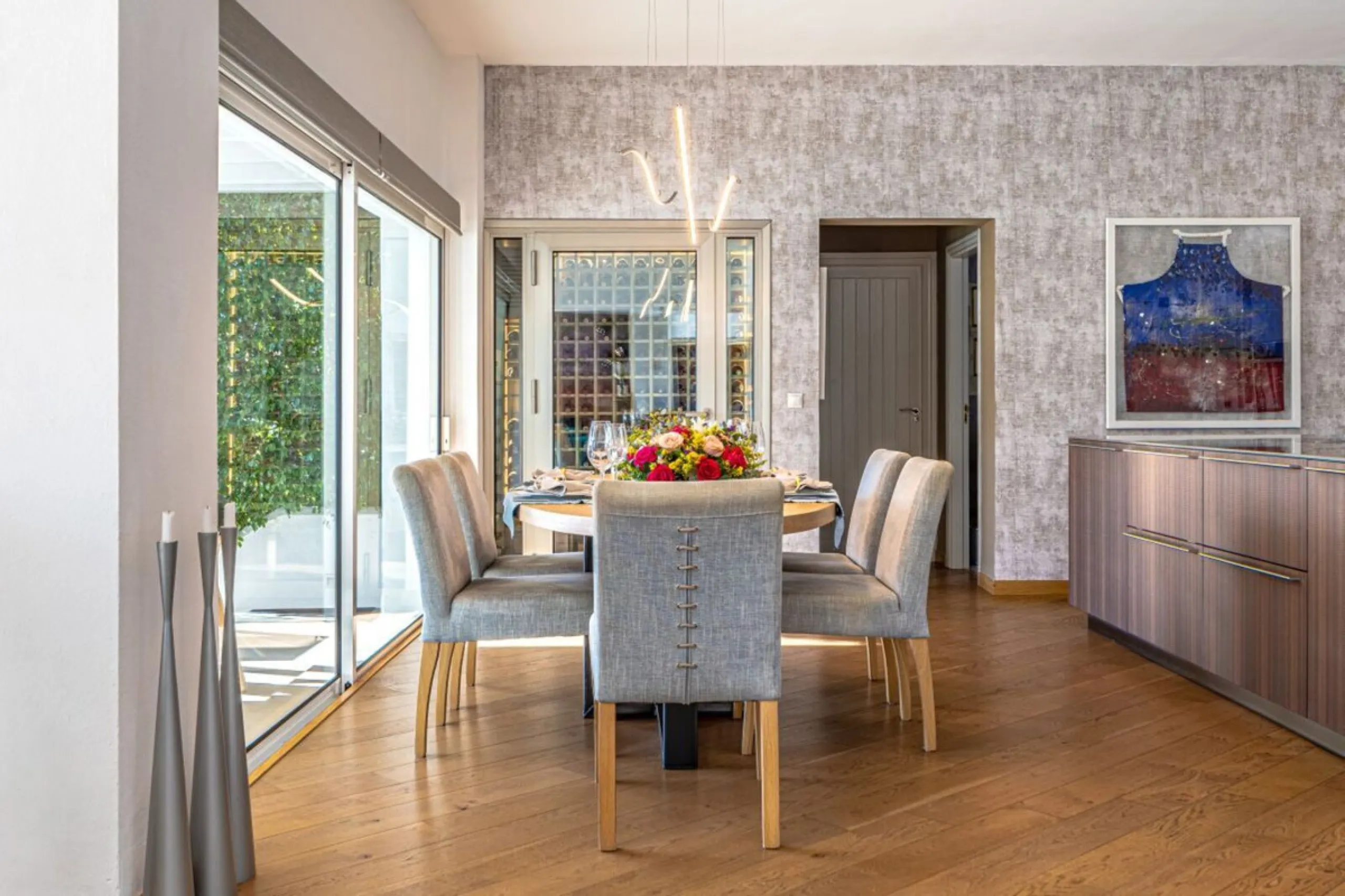 Nestled in the prestigious residential enclave of Las Chapas, Marbella, this charming traditional-style five-bedroom villa offers privacy, space, and timeless Mediterranean appeal, just minutes from the best beaches and beach bars of the Costa del Sol.