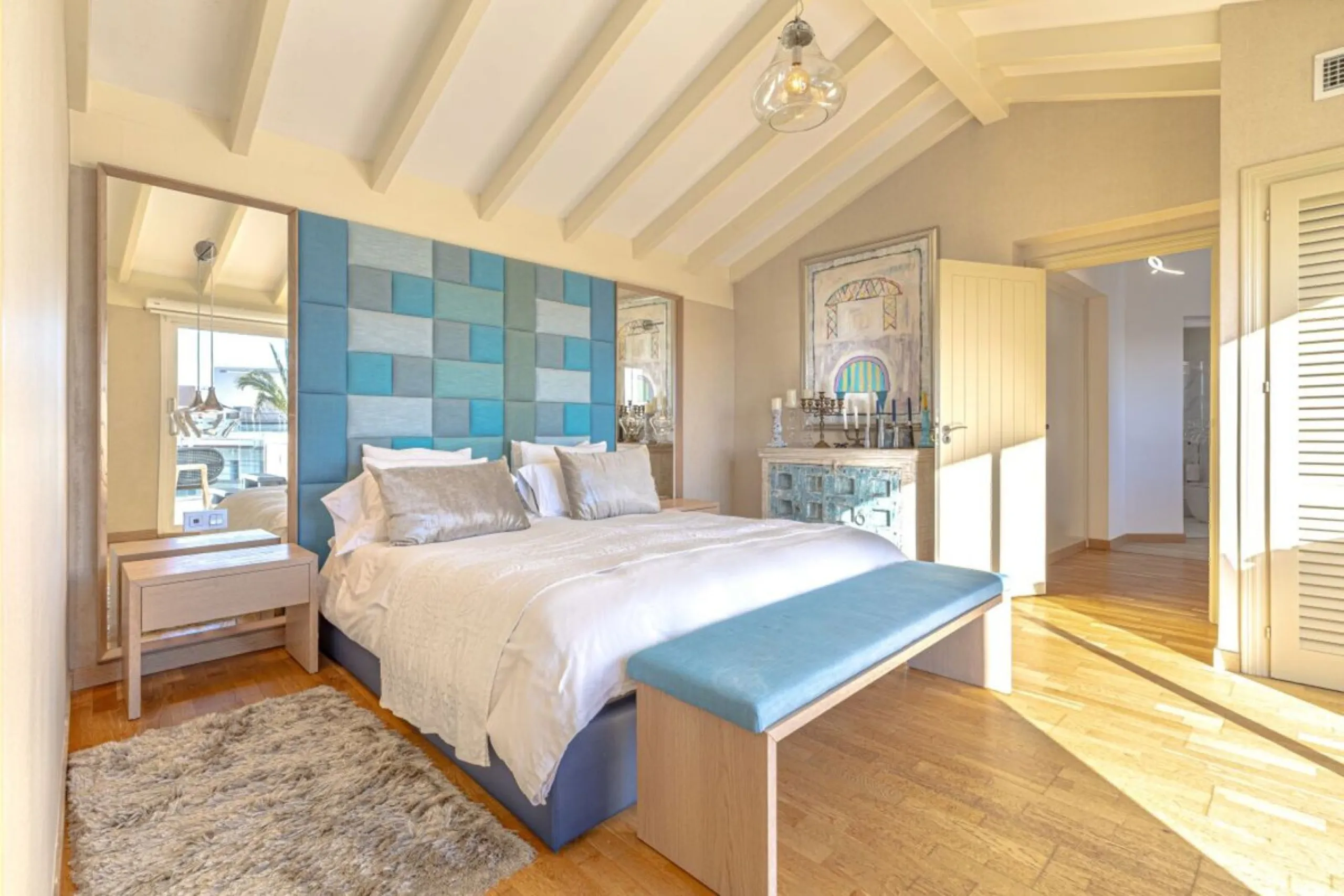 Nestled in the prestigious residential enclave of Las Chapas, Marbella, this charming traditional-style five-bedroom villa offers privacy, space, and timeless Mediterranean appeal, just minutes from the best beaches and beach bars of the Costa del Sol.