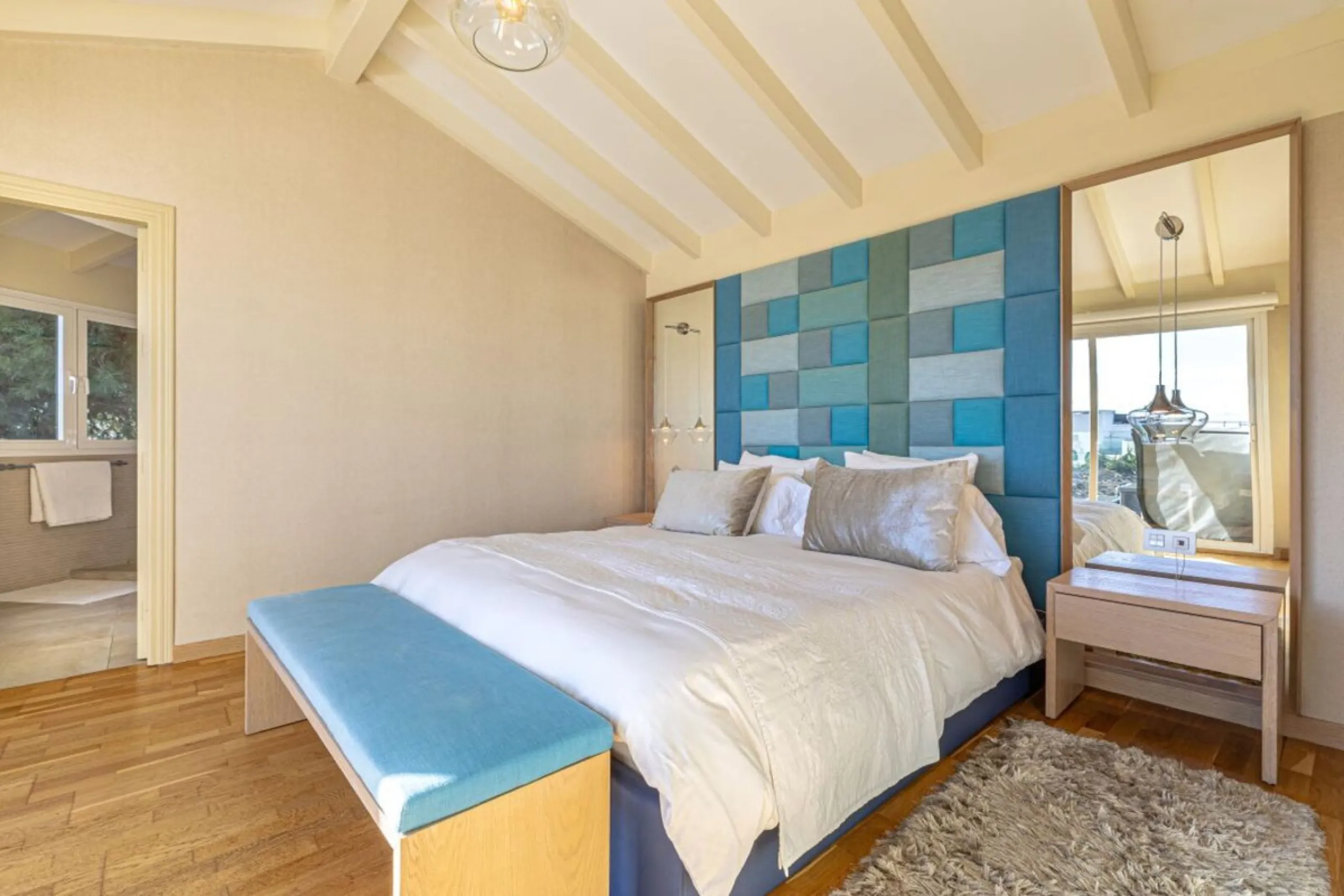 Nestled in the prestigious residential enclave of Las Chapas, Marbella, this charming traditional-style five-bedroom villa offers privacy, space, and timeless Mediterranean appeal, just minutes from the best beaches and beach bars of the Costa del Sol.