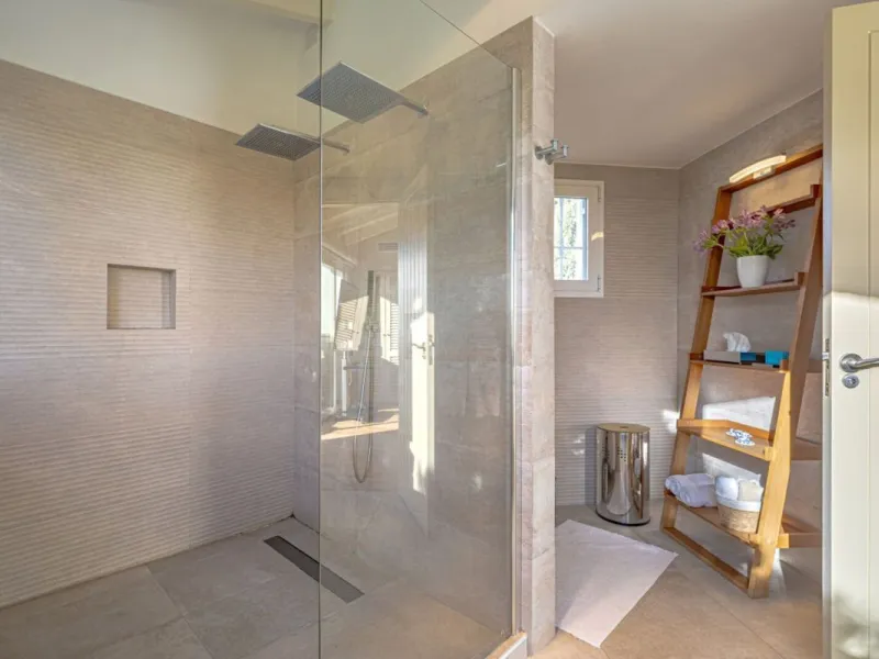 Nestled in the prestigious residential enclave of Las Chapas, Marbella, this charming traditional-style five-bedroom villa offers privacy, space, and timeless Mediterranean appeal, just minutes from the best beaches and beach bars of the Costa del Sol.