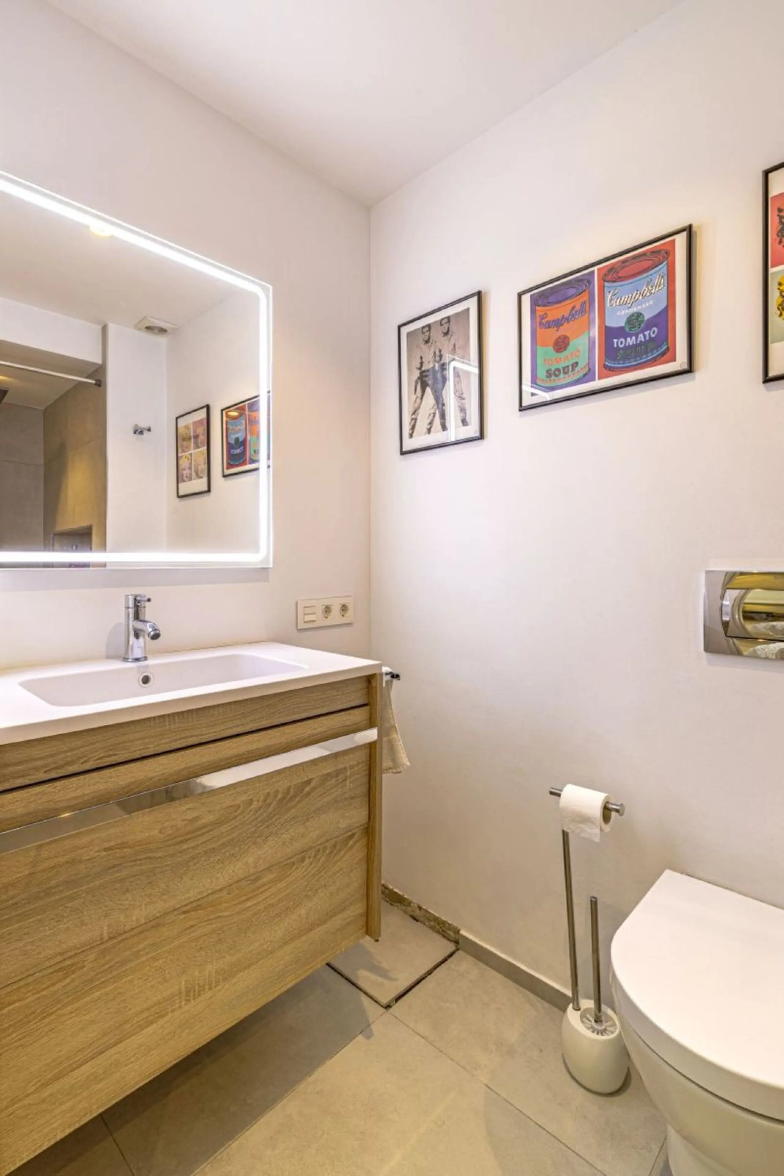 Nestled in the prestigious residential enclave of Las Chapas, Marbella, this charming traditional-style five-bedroom villa offers privacy, space, and timeless Mediterranean appeal, just minutes from the best beaches and beach bars of the Costa del Sol.