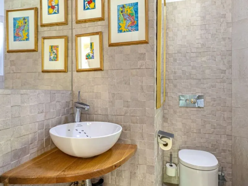 Nestled in the prestigious residential enclave of Las Chapas, Marbella, this charming traditional-style five-bedroom villa offers privacy, space, and timeless Mediterranean appeal, just minutes from the best beaches and beach bars of the Costa del Sol.